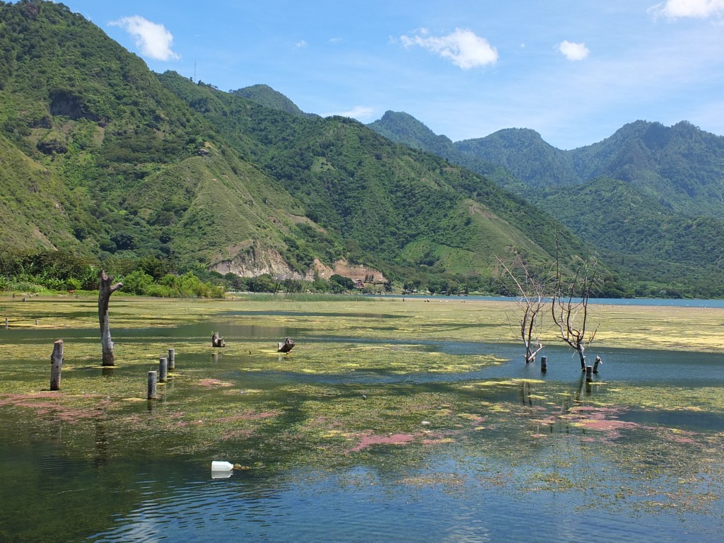 Les eaux du Lac Atitlan